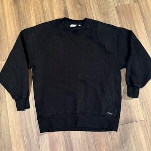 MEDIUM TNA COZY SOFT SWEATSHIRT BLACK
